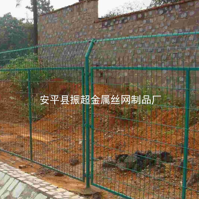 鐵絲網(wǎng)圍欄 防護(hù)網(wǎng)-http://www.tigii.cn