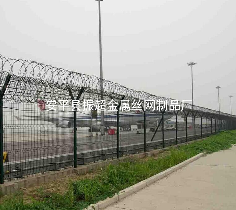 機(jī)場防護(hù)網(wǎng) 護(hù)欄網(wǎng) 隔離網(wǎng)-www.tigii.cn