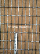 關(guān)于養(yǎng)豬羊狗等漏糞用鐵絲網(wǎng)床的介紹